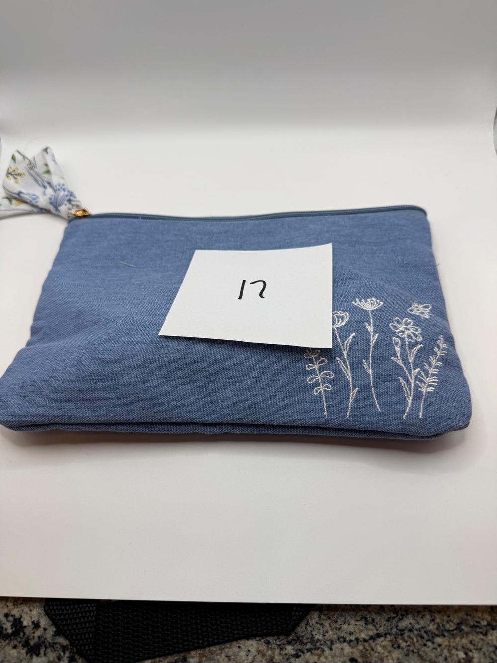 Mystery Makeup/beauty pouches with goodies - Picture 9 of 9